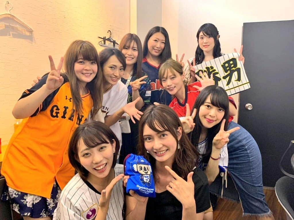 山本祐香のインスタグラム：「『BaseBall Lovers -絶対野球宣言- #2』  女子大出身なのに女子の集団が苦手な私が、唯一気を張らなくていいイベント✨ 本当にみんないい子ばかりで、楽屋でも笑顔が耐えません😊  来てくれた方、ニコ生観てくれた方、ありがとうございました‼️ #Instagramに何を投稿すればいいかわからず久々の投稿 #絶対野球宣言 #お酒飲んでいないのに暑さで顔が赤い #野球女士 #乱闘 #モロヘイヤ #石橋哲也 #高松信太朗 #中村温姫 #古田ちさこ #ふじもん #田中優美 #姫乃稜菜 #西森梨花 #千葉えりか #杜野まこ #山本祐香」