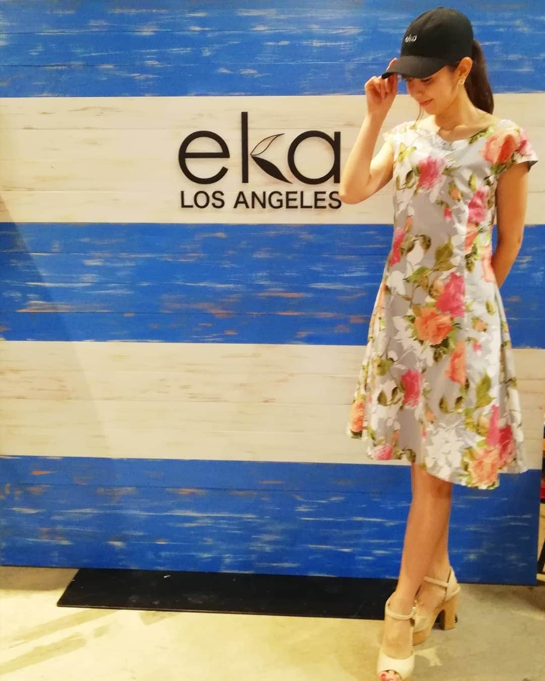 のインスタグラム：「" eka  LOS  ANGELES " 2019 WORLD  EXHIBITION へ✨ @ekalosangelesjapan * 今回のノベルティは帽子💞 まりんぼと色ちがいにしたよ🎵 * このワンピースには合わないけど可愛いから思わずパシャリ📸 * たくさん使わせていただきます🎵 * * #ekalosangeles #ekalosangelesjapan #eka #yoga #ヨガ #ヨガマット #ウェア #スポーツ #トレーニング #かわいい #シンプル #おすすめ #愛用」