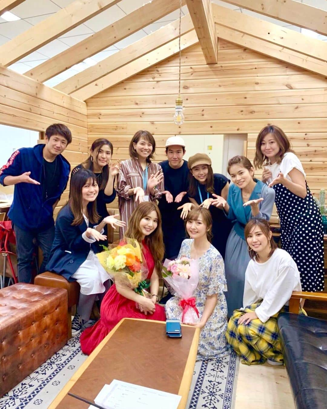 西村笑花さんのインスタグラム写真 - (西村笑花Instagram)「💐 ・ ・ この度、SamanthaThavasa のブランドレップを卒業しました🌸 7年ほど前、大好きなSamantha Thavasa Group の ブランドレップになれたときは本当に嬉しくて 毎日がHappyでした😆💓 ・ 寺田社長はじめSamanthaThavasaGroup のみなさま、 いつもブランドレップをまとめてくれていた美里さん、 ブランドレップのみんなに感謝でいっぱいです。 私は、HoneyBunch、REDYAZEL、 And Couture、&chouette とたくさんのブランドレップを させて頂きました👗♡✧* ・ なによりも サマンサの皆さんや、ブランドレップのみんな、応援してくださる皆様と出逢えたことが本当に嬉しく思います😭💓💓 本当に大好きな人でいっぱいです💓 ・ ブランドレップと言う形ではないですが、これからも撮影やイベント時などは変わらずお世話になる予定なので これからもよろしくお願い致します✨ ・ お手紙や花束やプレゼントなど最後の最後までたくさんお気遣い頂き本当にありがとうございました😭✨✨ @samantha.thavasa.info 💕 #感謝と尊敬 #おつかれサマンサ #ブランドレップ #感謝 #サマンサタバサ #SamanthaThavasa  #SamanthaVega #HoneyBunch #REDYAZE #AndCouture #WILLSELECTION #Swingle #Thankyou」5月22日 12時43分 - emika_nishimura