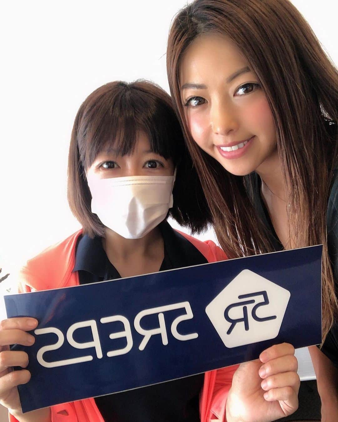 あおい夏海さんのインスタグラム写真 - (あおい夏海Instagram)「先日体のメンテナンスにをしに横浜の @5repsyokohama さんに行ってきました！！ 全身にハイパーナイフをかけてもらい、マッサージしてもらったよ！ もっとクビレが欲しくて、クビレを重点的にやってもらいました！！ 今ウエストが59~60cmだけど、来月末まで56cmにする！ 太ももが１ヶ月前より細くなったと言われて嬉しかった😍✨ . @5repsyokohama さんには、フィジークの大会やベストボディジャパンなどに出場しているトレーニーの方も多く、男性も多いみたいで、大会前に筋肉のキレを出すために、ハイパーナイフをかけにくるそうです！ 色々な筋肉の話を聞いて、たくさん刺激をもらいました！😆😆 男性も女性も、ハイパーナイフオススメです！ 2枚目以降にハイパーナイフの機械の様子載せたよ🎵見てみてね🎵 担当の米澤さん！ ありがとうございました❤️ トレーニングのオススメアイテムも借りてきたので、それでしばらくトレーニング早速しようと思います🎵またレポします✨ . 腹筋 #筋トレ女子 #筋肉女子 #筋トレ #腹筋女子 #セクシー  #食べて痩せる  #fitness  #スポーツ女子  #ゴルフ女子 #フィットネス #ハイパーナイフ #美ボディ #美尻 #トレーニング #ダイエット  #ビジョビ @b_b_j.j  #fitnessgirl #あおい夏海  #横浜  #トレーニング女子 #ワークアウト #ワークアウト女子 #bikinimodel  #ボディメイク」5月22日 12時55分 - natsumi.aoi