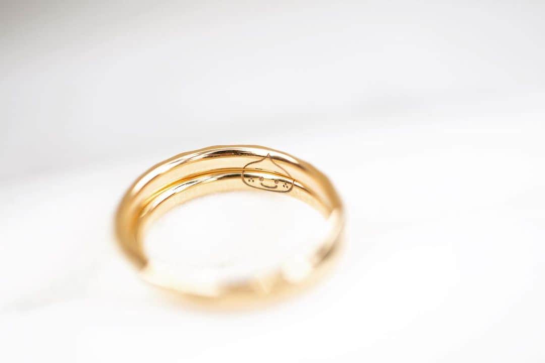 小林樓《新潟県見附市：結婚式場》のインスタグラム：「重なって始めて１つになる 夫婦と指輪のご縁  #20190518#小林樓#結婚式#wedding#ウェディング#和モダン#結婚式レポ#大人女子#大人可愛い#大人婚#可愛い#日本庭園#JapaneseGarden#和婚#白無垢#色打掛#新潟県#新潟#見附市#見附#中越#和婚をもっと盛り上げたい#新潟プレ花嫁#新潟卒花嫁#新潟花嫁#新潟プレ花嫁#プレ花嫁#卒花嫁#marry花嫁#小林楼#新潟花嫁#思わず写真を撮りたくなる結婚式」