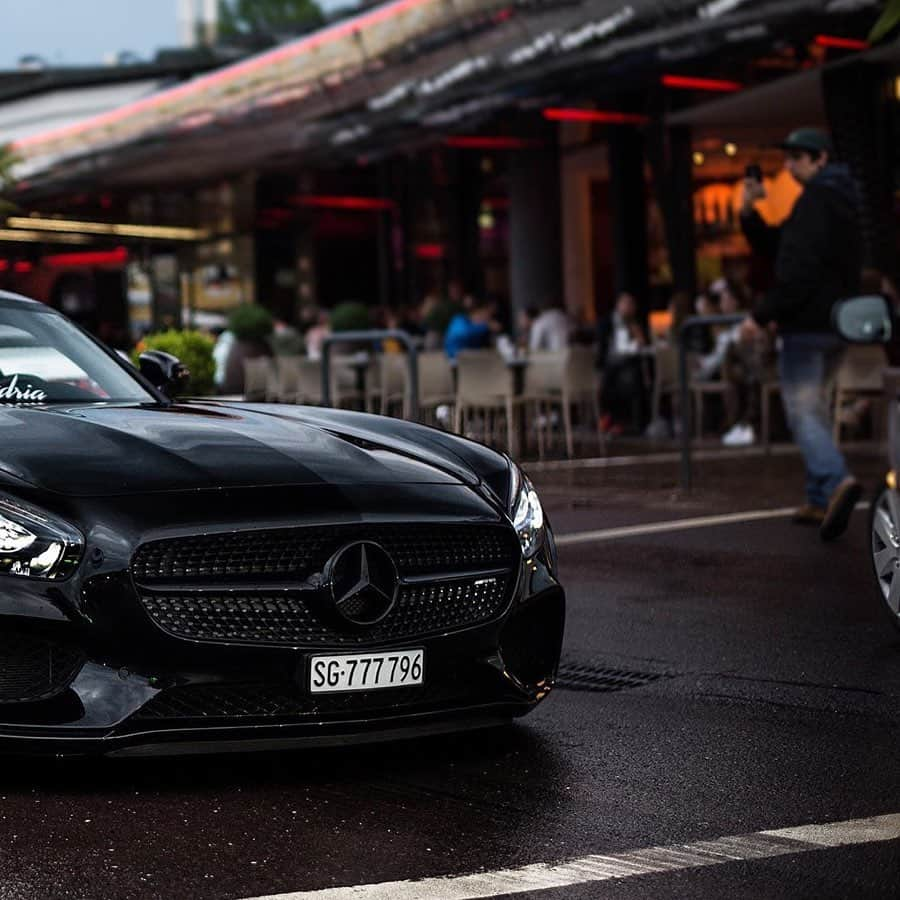 CARLiFESTYLEさんのインスタグラム写真 - (CARLiFESTYLEInstagram)「Widebody Mercedes AMG GT S. Thoughts? Photo by @srs_swissrichstreets #carlifestyle」5月22日 13時07分 - carlifestyle