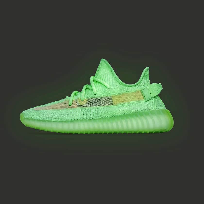 Sneaker Newsさんのインスタグラム写真 - (Sneaker NewsInstagram)「The adidas Yeezy Boost 350 V2 Glow just had a surprise drop! Link in bio for details.」5月22日 13時18分 - sneakernews