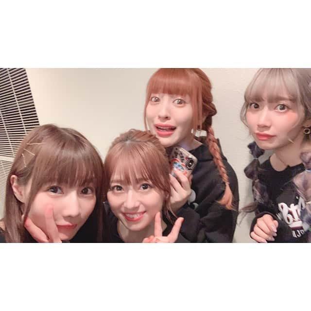 吉田菫さんのインスタグラム写真 - (吉田菫Instagram)「. . そして最高で最強でアホ楽しいメンバー！10年目かぁ。思ったことはだいたいMCで言ったけど、バンドが続くことは奇跡。みんなが同じ夢を持てることは奇跡。 将来とか未来とか、やっぱり望んでしまうけど、いつもラストライブの気持ちで死ぬ気で全力で悔いなくみんなとライブするんだ🔥♥️私は誰がなんと言おうと、このバンドがやっぱり好きだな！ .」5月22日 13時27分 - sumiredooon1228