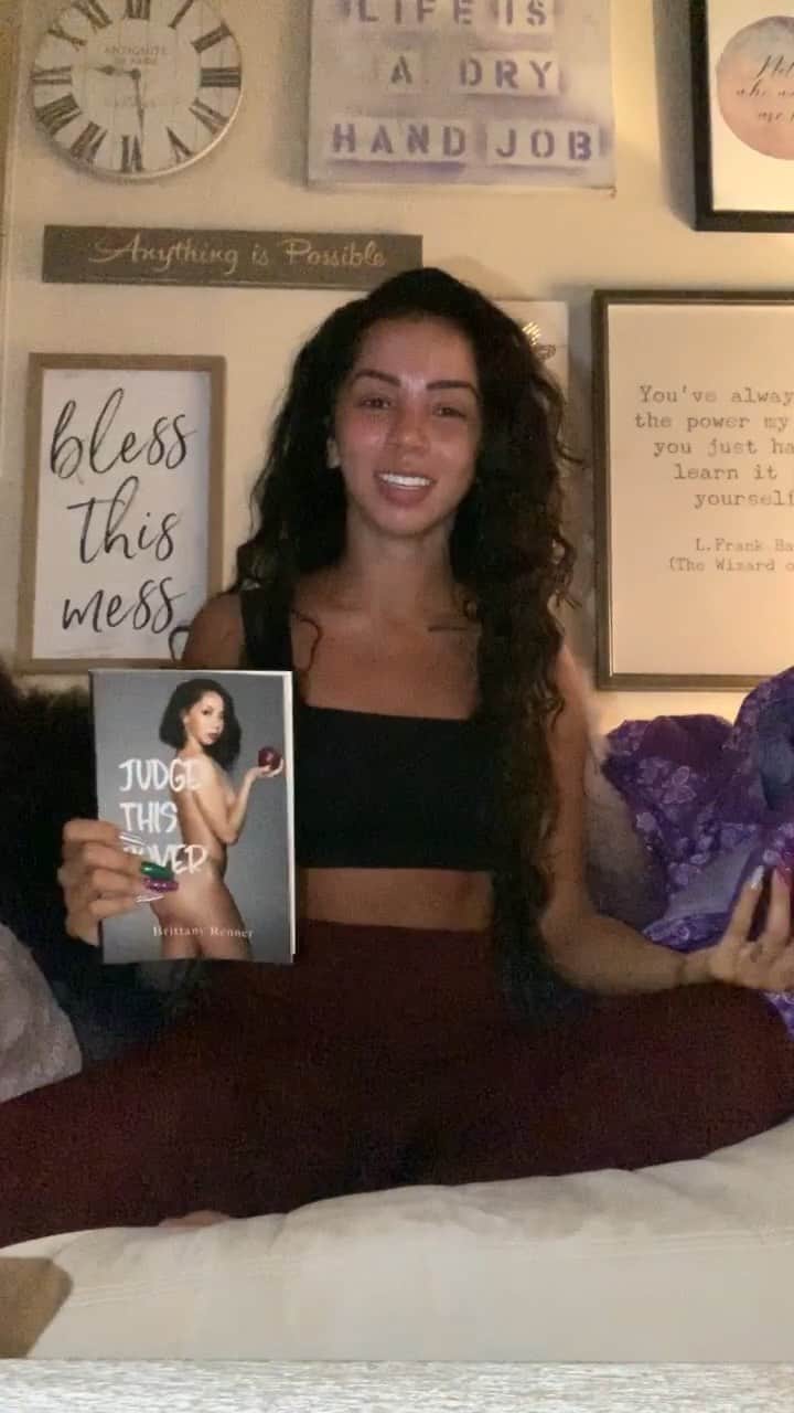 Brittany Rennerのインスタグラム：「Not bad for an IG Thot...」