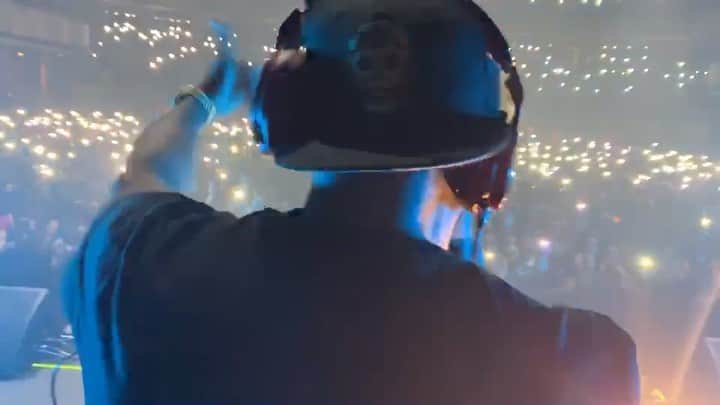 ファンクマスター・フレックスのインスタグラム：「My peers say I’m too aggressive... 45 min playing “young djs” say I need to retire... everyone thought I couldn’t build an elite dj crew and the last 5 ny djs that thought they would replace me fizzled out!!!!!! 🤷🏿‍♂️✌🏾😂👑 @litdigitaldjs got the city on smash!!!」