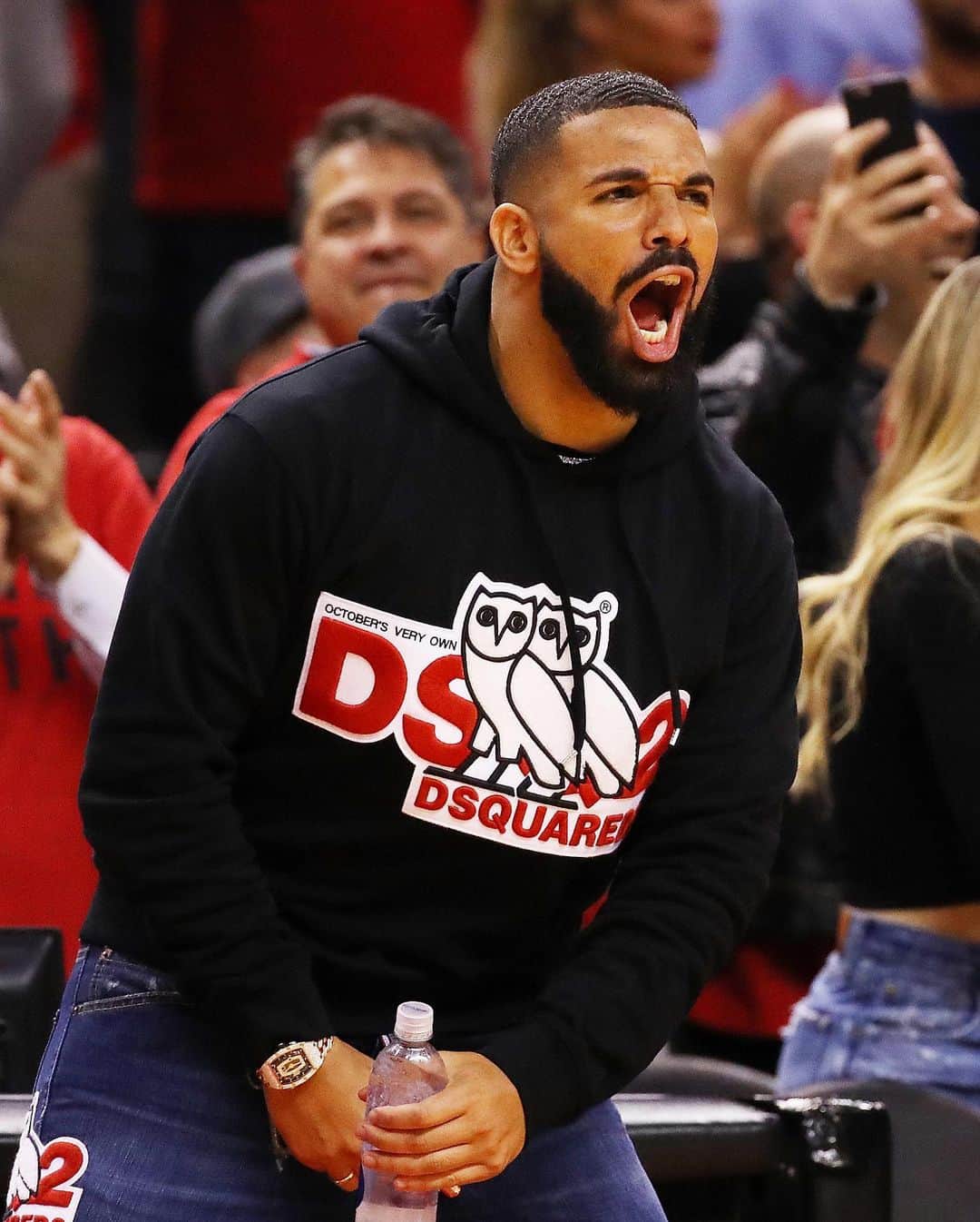 Just Jaredさんのインスタグラム写真 - (Just JaredInstagram)「Drake (@champagnepapi) cheers on the Toronto Raptors from courtside seats during a playoff game. The team won! #Drake #TorontoRaptors Photos: Getty」5月22日 14時12分 - justjared