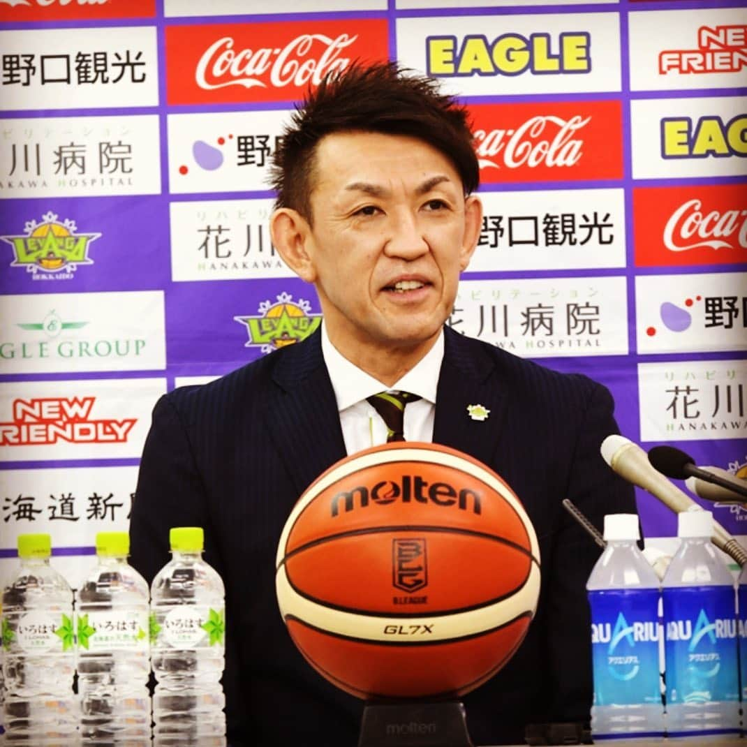 折茂武彦さんのインスタグラム写真 - (折茂武彦Instagram)「B .league 2019-2020season レバンガ北海道と選手契約を締結させて頂きました🏀 27年目のシーズンも皆様応援宜しくお願い致します！  #レバンガ北海道 #折茂武彦」5月22日 14時24分 - takehiko_orimo