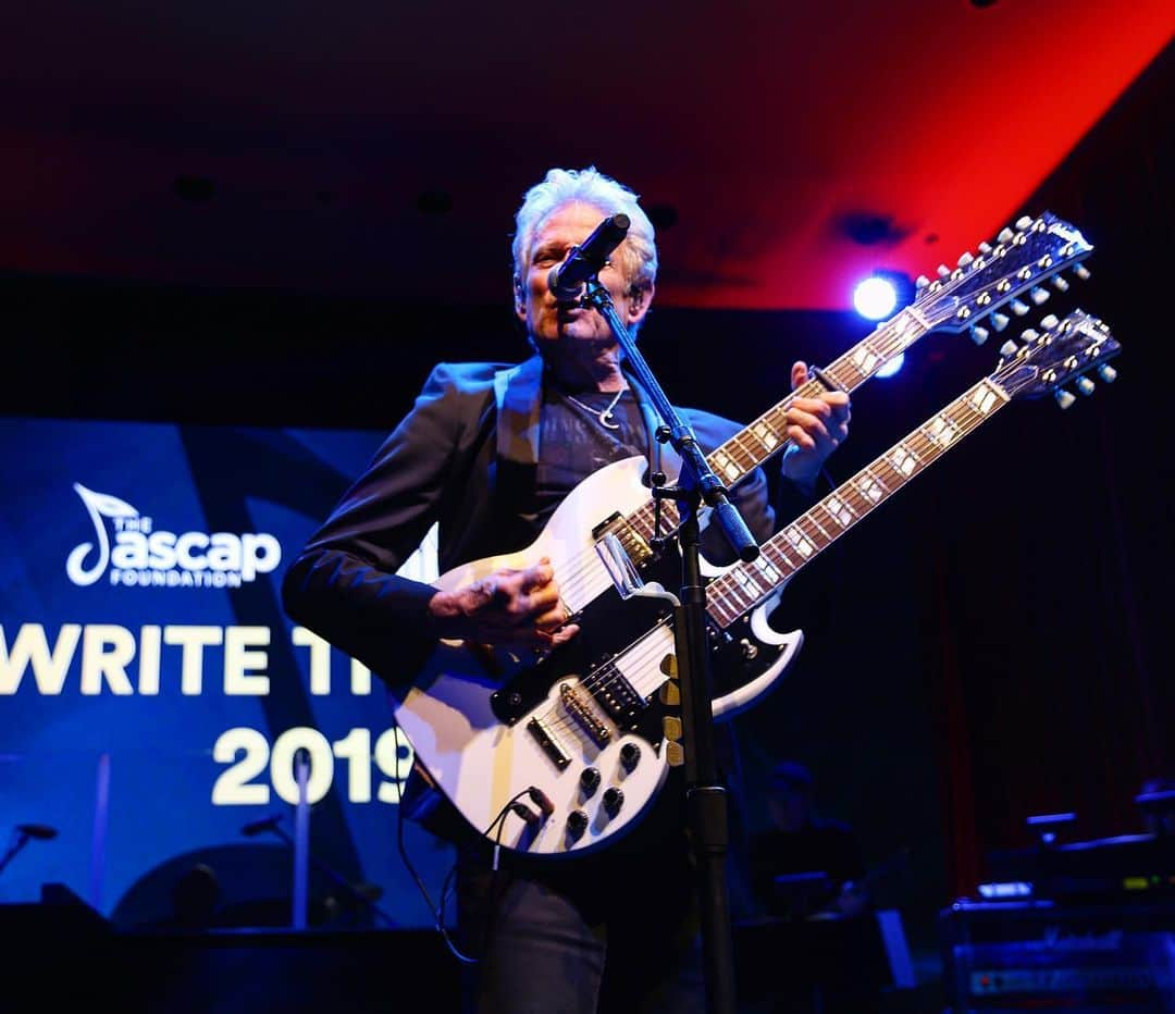 ASCAPさんのインスタグラム写真 - (ASCAPInstagram)「A true Rock & Roll Hero. @donfeldermusic performing #TheEagles iconic songs #VictimofLove & #HotelCalifornia at the @librarycongress! #StandWithSongwriters」5月22日 14時33分 - ascap