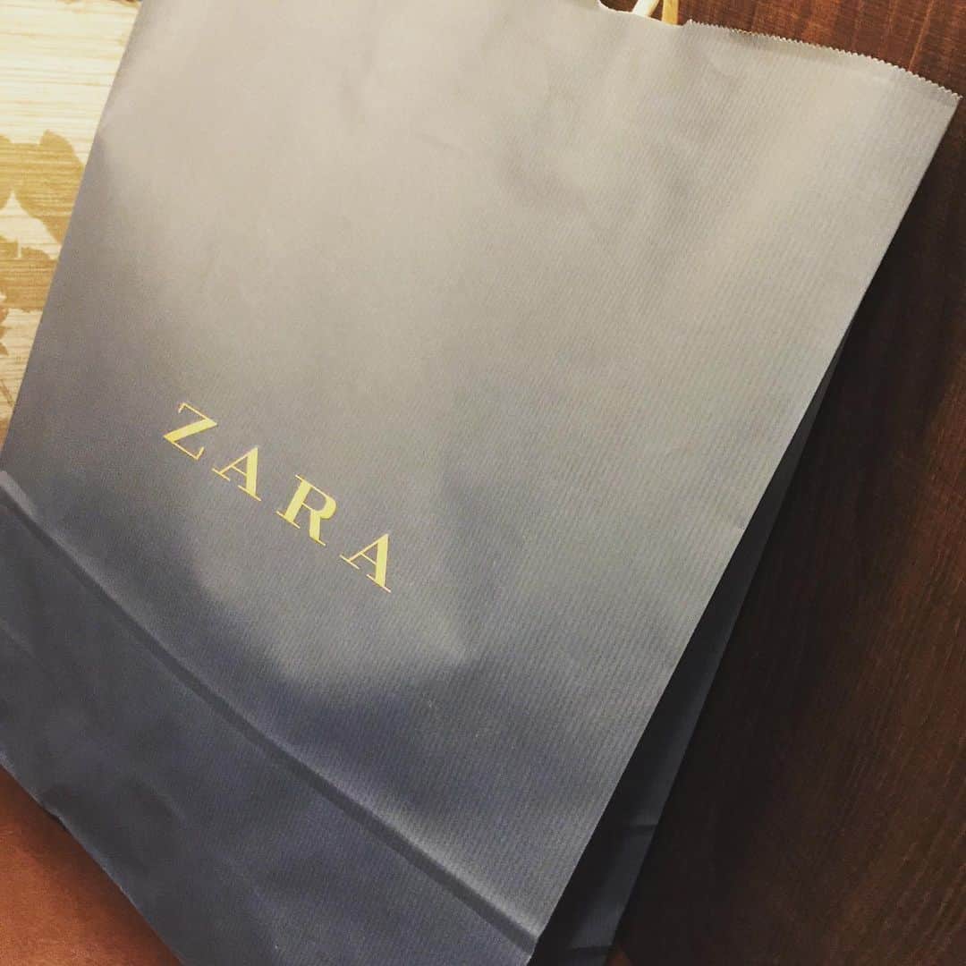 のインスタグラム：「4万円分買っちゃった😘  #なつはるまき」