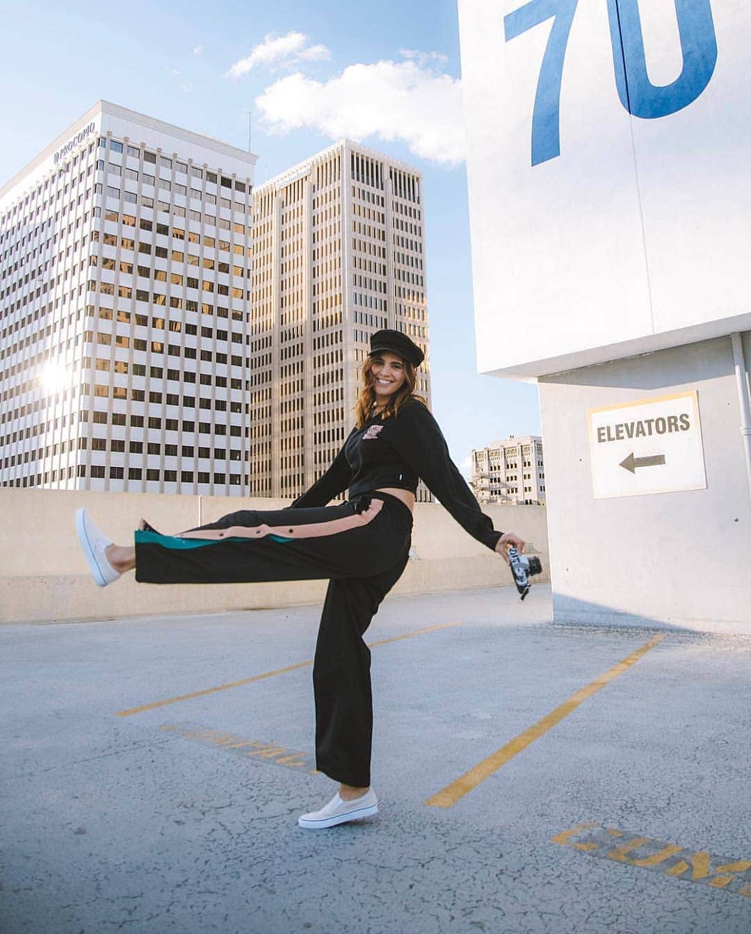 Vans Philippinesさんのインスタグラム写真 - (Vans PhilippinesInstagram)「Who says all fun must be reserved for the weekends? Get out there and make things happen! #VansGirls #VansPhilippines」5月22日 14時45分 - vansphilippines