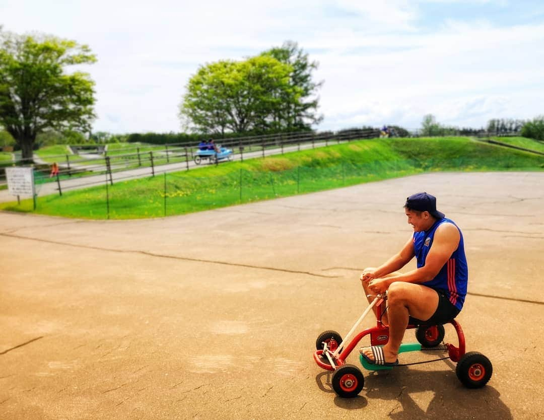 真壁伸弥さんのインスタグラム写真 - (真壁伸弥Instagram)「#本日のヒトコマ  #sungoliathfamily  #suntory #rugbyjp #rugby #合宿中  楽しそうですが 練習めっちゃハード」5月22日 14時47分 - makaberian5