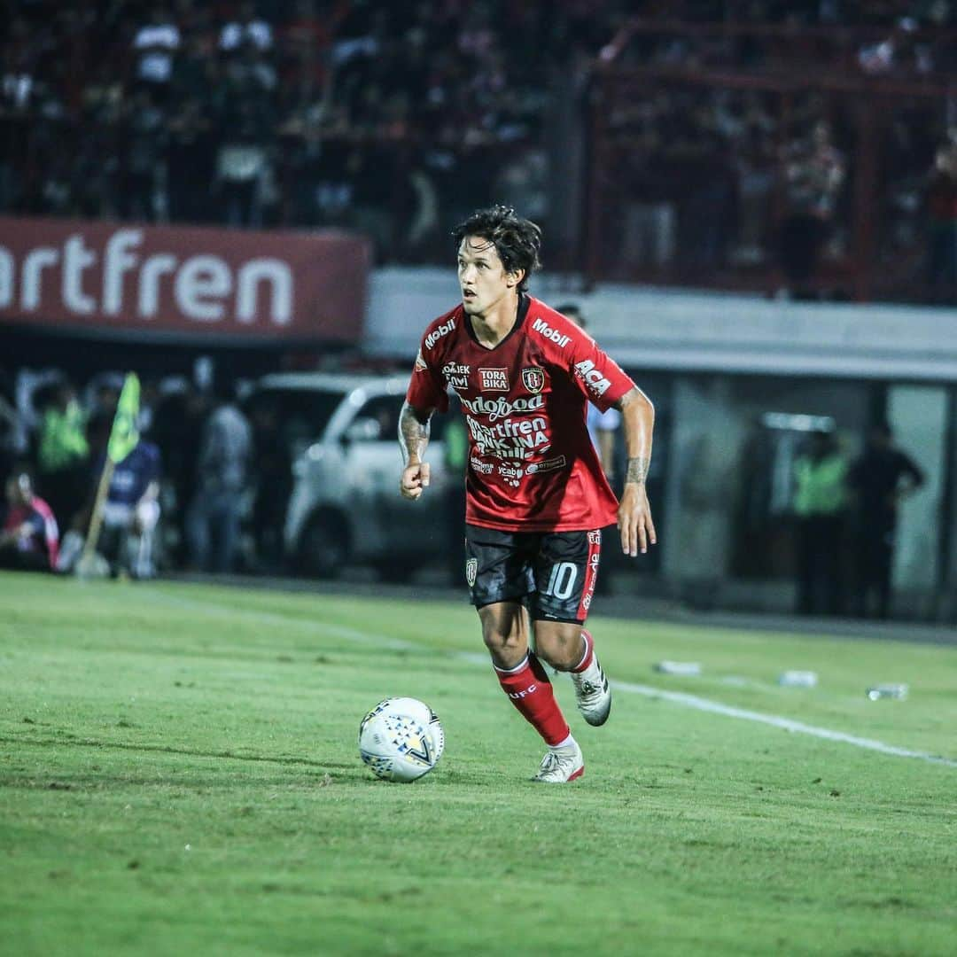 イルファン・バフディムさんのインスタグラム写真 - (イルファン・バフディムInstagram)「T E A M  W O R K = 🔑 Now focus for our next battle! #BaliUnitedFC #Liga1 📸: @ahmadnurprasetyo」5月22日 14時56分 - ibachdim