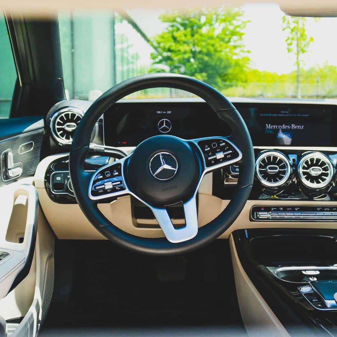 メルセデス・ベンツさんのインスタグラム写真 - (メルセデス・ベンツInstagram)「Just perfect. 🌟 Photo by @mbnortholmsted. . #MercedesBenz #⭐ #AClass #Limousine #mbfanphoto #automotivedesign #interiordesign #brightandsunny #sunshine☀️ #automotivedaily #mbcar」5月22日 15時00分 - mercedesbenz