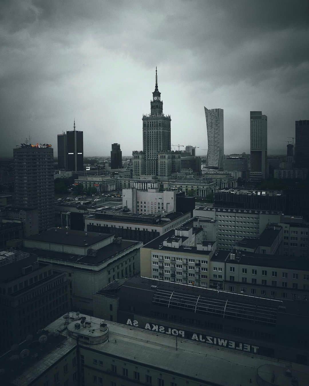 Thomas Kakarekoさんのインスタグラム写真 - (Thomas KakarekoInstagram)「iconic  here‘s another set from last week’s Warsaw visit before we start the roadtrip to Berlin later today. check my stories to see what we‘re up to.  #warsaw」5月22日 15時01分 - thomas_k