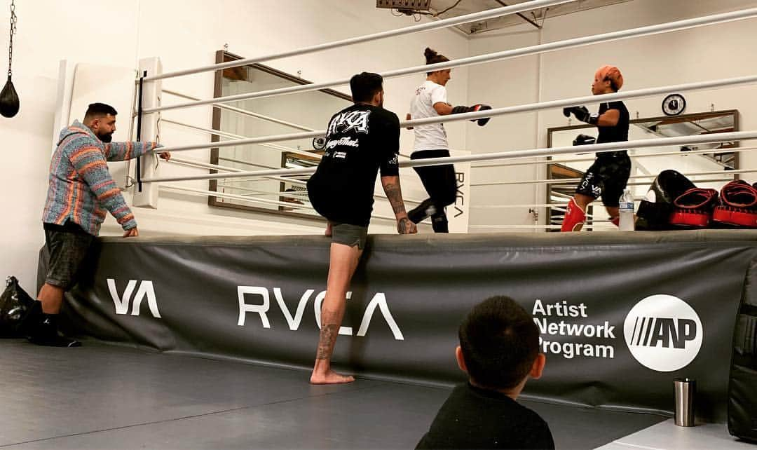 JAMOSAさんのインスタグラム写真 - (JAMOSAInstagram)「Thank You RVCA Costa Mesa for the Hospitality🥊🥊 Big shout out to The Boss Pat Tenore & Coach Bryce Krause for showing us nuthin’ but LOVE❤️🙏 #californialuv」5月22日 15時09分 - jamosa148