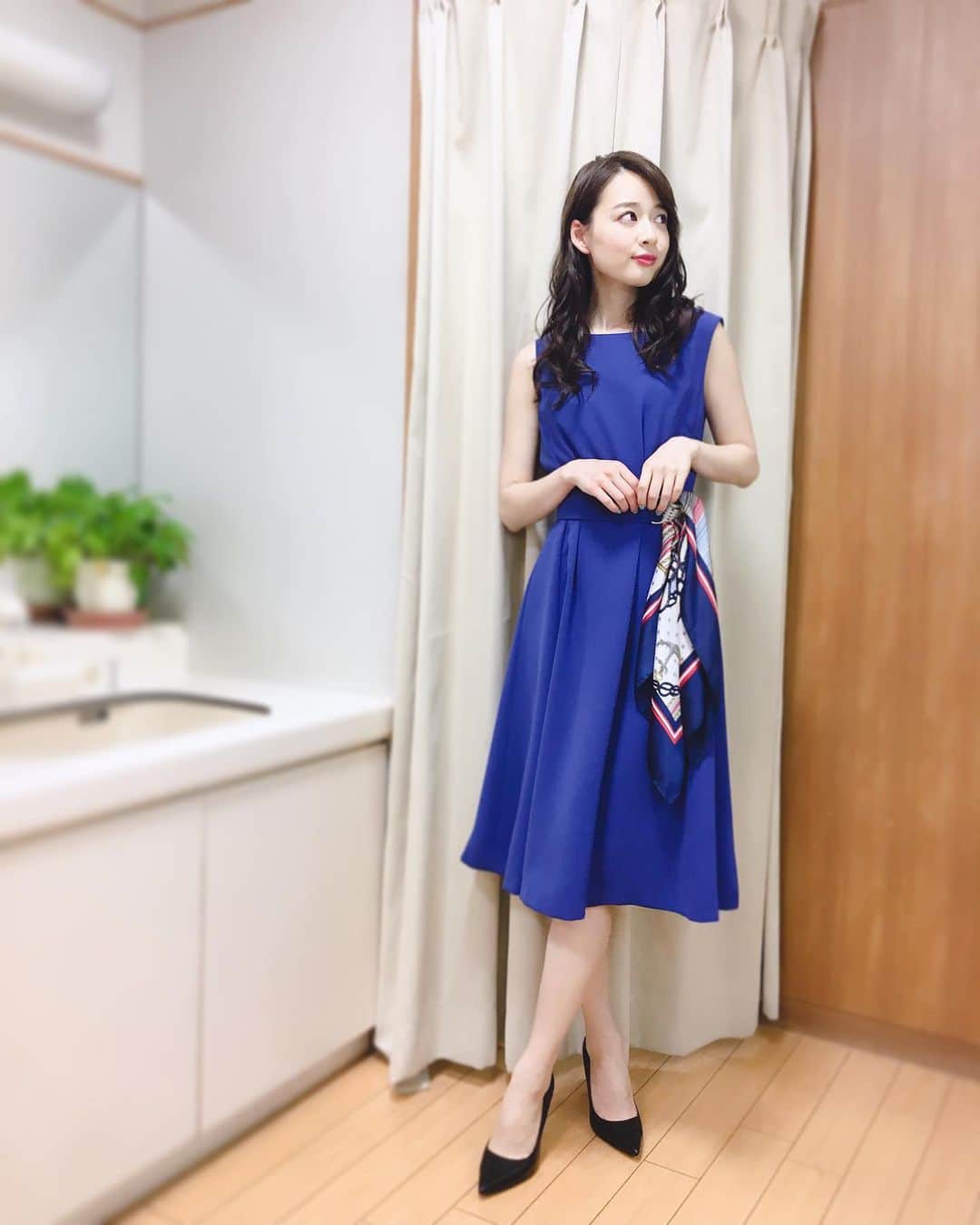 中城あすかさんのインスタグラム写真 - (中城あすかInstagram)「昨晩もビジネスクリックありがとうございました！ . まだ本番になると心臓がドキドキです😅 . 衣装は @jusglitty_official のワンピースでした👗 今回もウエストスカーフ！ トレンドだね😊 . 来週も見てください！ . #businessclick #tbs #ビジネスクリック #ビジクリ #衣装 #jusglitty  #blue #onepiece #blueonepiece #ブルーワンピース #ブルーワンピ #ブルー #青 #夏 #summer #ビジクリ衣装」5月22日 15時25分 - asukanakajo