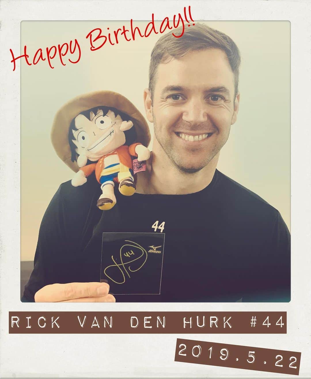 のインスタグラム：「#HAPPYBIRTHDAY #5月22日 #34歳 #モバイル公式サイト #サインシートプレゼント #softbankhawks #ホークス #奪sh #バンデンハーク #ファンの方からのプレゼント#ともに」