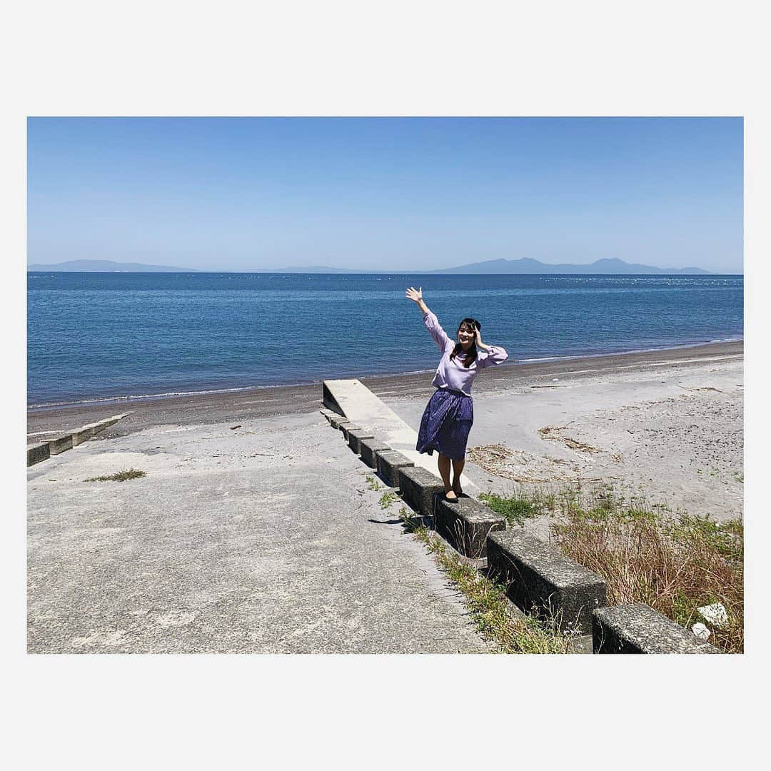 佐藤綾子さんのインスタグラム写真 - (佐藤綾子Instagram)「🍗海と唐揚げとわたし🍗﻿ ﻿ 取材の前に、会社でも大人気の #鶏の白石 さんの唐揚げ♡﻿ お弁当を買って海沿いで食べるのが至福。﻿ ﻿ きょうもおいしい取材です🤤放送は後日！﻿ ﻿ #島原 #shimabara #有明海﻿ #唐揚げ #取材日記 #ncc #長崎文化放送 #アナウンサー」5月22日 15時51分 - satoaya_ncc