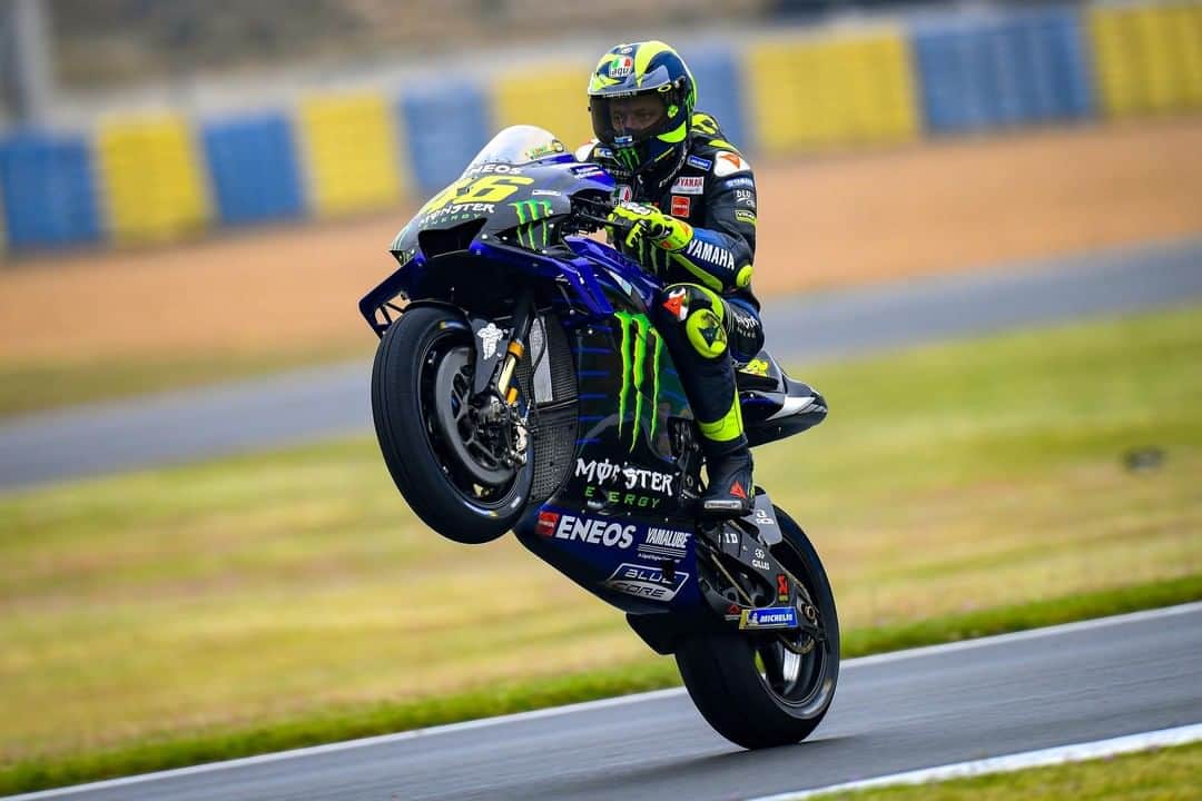 MotoGPさんのインスタグラム写真 - (MotoGPInstagram)「Happy #WheelieWednesday everyone!! 🔥 // It's also #WallpaperWednesday today, so don't forget to check out our story to get your favourite one! 😉 #MotoGP #VR46 #Motorcycle #Racing #Motorsport」5月22日 16時00分 - motogp