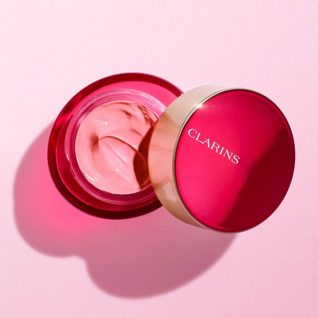 ClarinsUKさんのインスタグラム写真 - (ClarinsUKInstagram)「New Super Restorative Rose Radiance Cream has a light, whipped texture that's easily-absorbed and envelops the skin in comfort, leaving it immediately more nourished and luminous. ❤️ #Clarins #ItsAllAboutYou」5月22日 16時05分 - clarinsuk