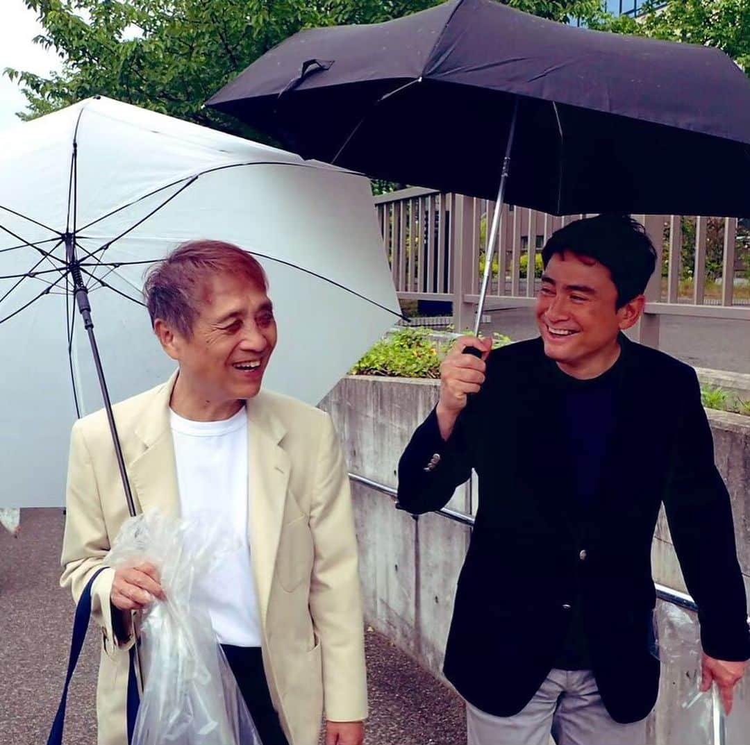 野口健さんのインスタグラム写真 - (野口健Instagram)「建築家の安藤忠雄さんと大阪市内の清掃活動。安藤忠雄さんとは17年前からのお付き合いさせて頂いていますが、刺激を受けっぱなしです。次から次へとアクションを起こす安藤忠雄さん。僕にとっても大先生。夜は安藤忠雄文化財団にて講演をさせて頂きました。安藤忠雄さんとコラボさせて頂きとても光栄です。安藤忠雄さんの生き様を胸に刻み僕も生きていきたい。  #野口健#安藤忠雄」5月22日 16時15分 - noguchiken8848