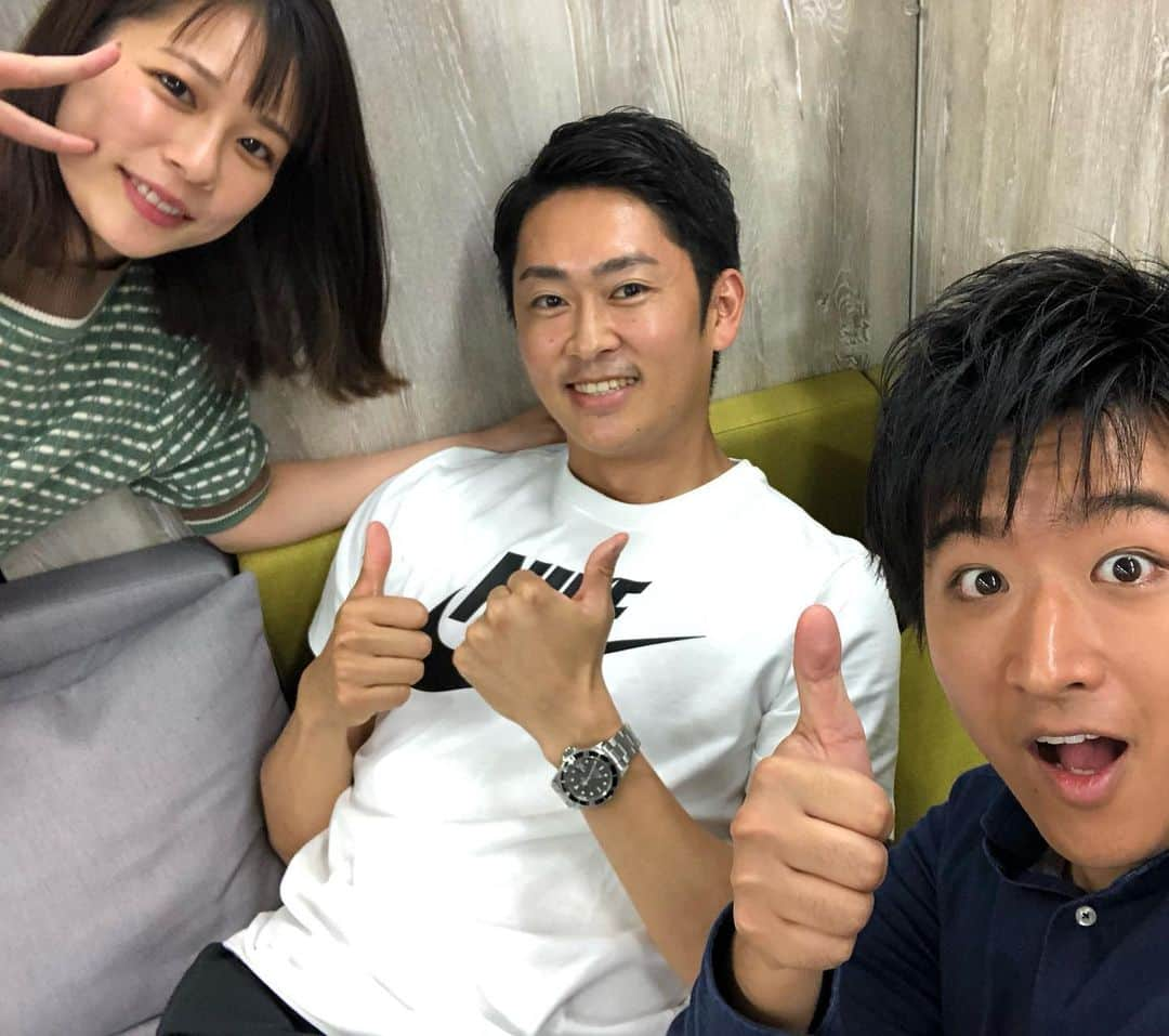 木下康太郎さんのインスタグラム写真 - (木下康太郎Instagram)「* 後輩って可愛いですね。 今日は藤井にインスタのやり方を、 「すー」こと、鈴木には写真の撮り方のコツを教えてもらいました。 後輩からの「教え」をしっかり活かします！  @fujii_koki_cx  #実は藤井は仕事も趣味もかなり器用 #鈴木唯のことをすーと呼んでます #すーは僕の事を先輩ではなく友達だと思ってる #でも2人ともとってもいいやつ #着替え終わった後もまだ教えてもらう #藤井弘輝 #鈴木唯 #木下康太郎  #フジテレビ #アナウンサー」5月22日 21時48分 - kotaro_kinoshita0906