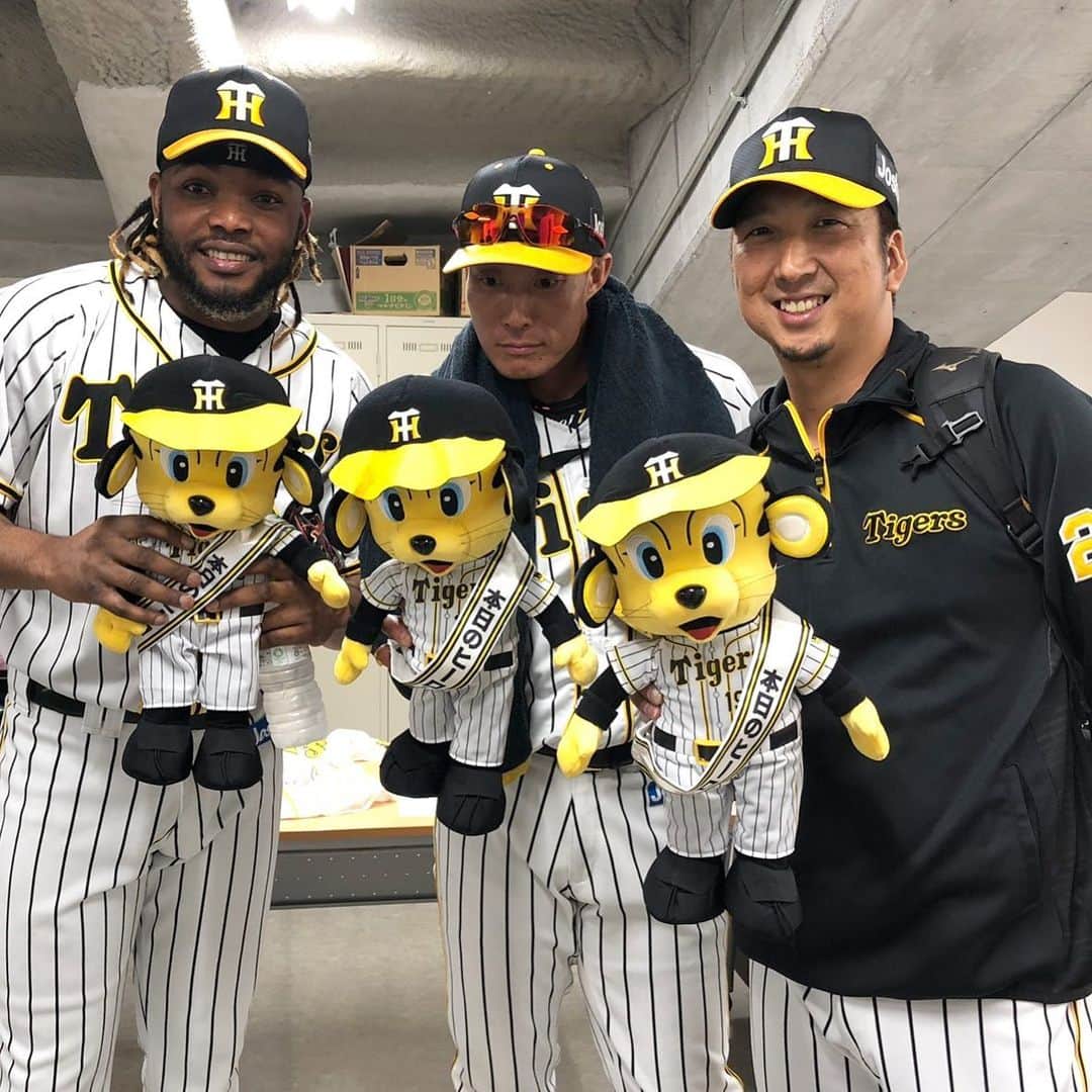 のインスタグラム：「今日のヒーロードリス投手、糸井選手、藤川投手‼️ #糸井嘉男 選手 #ナイスバッティング ✨ #藤川球児 選手 #ラファエルドリス 選手 #ナイスピッチング ✨ #今日のヒーロー #todayshero #阪神タイガース」