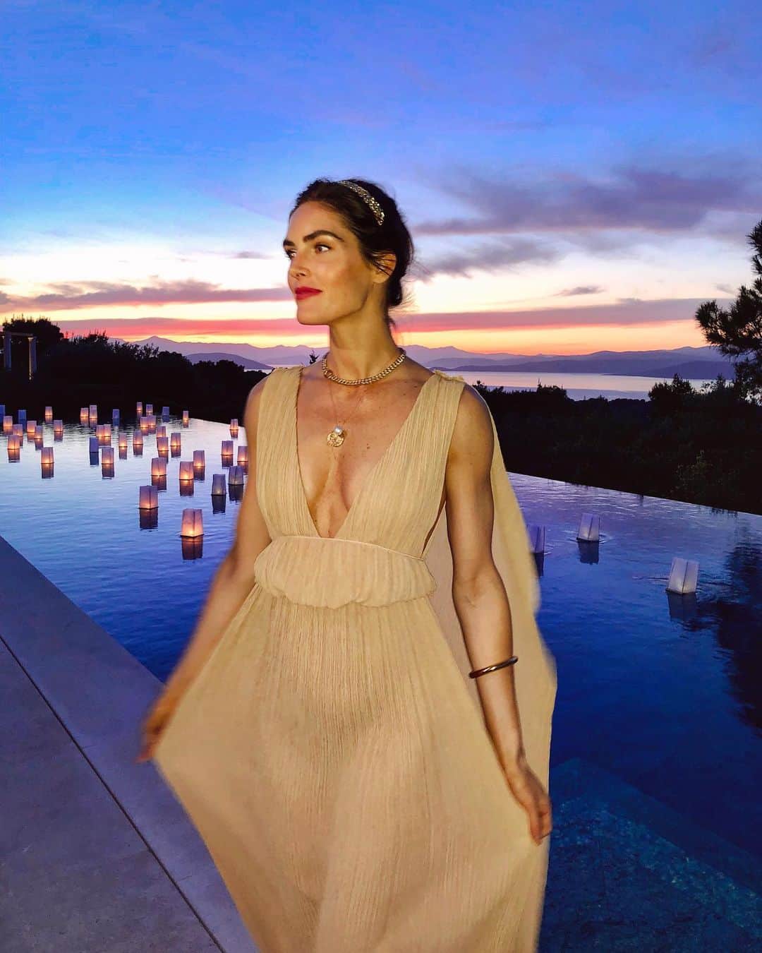 ヒラリー・ローダのインスタグラム：「this sunset. what the heck 🤩」
