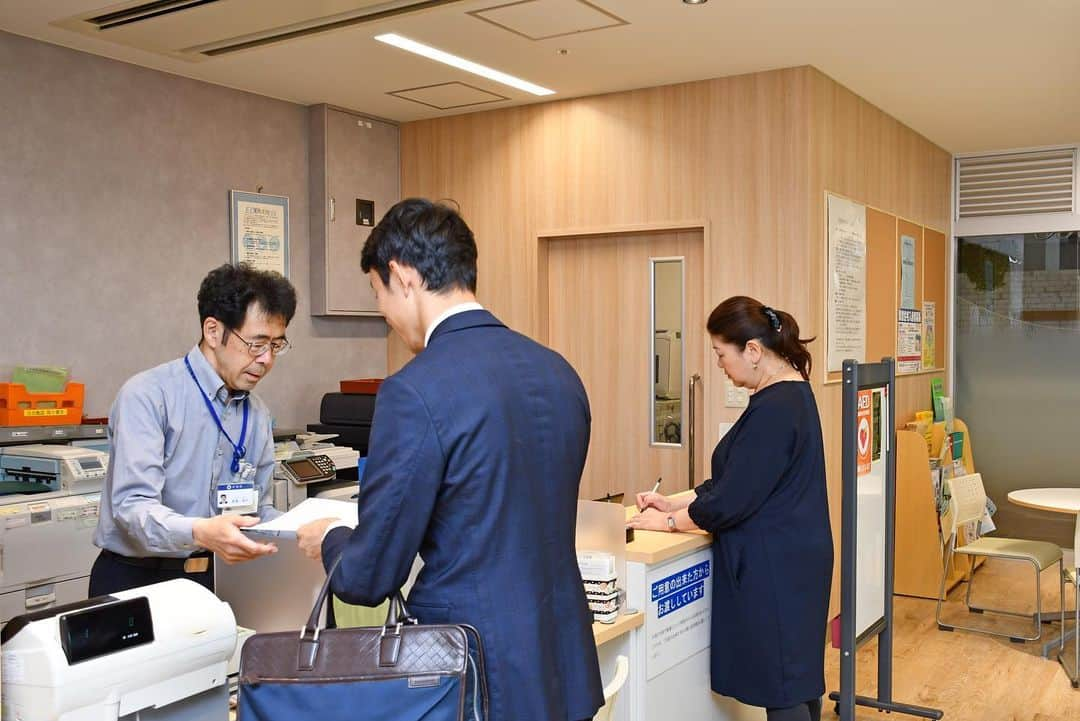 平塚市さんのインスタグラム写真 - (平塚市Instagram)「* 本日から駅前市民窓口センターが ラスカ平塚3階へ移転し、 各種証明書の発行が更に便利に！ 詳細は市HPをご確認ください。 ***************** #手をつなぎたくなる街 #hiratsukagood #hiratsuka#平塚 #shonan#湘南 #kanagawaphotoclub #駅前#ラスカ #ラスカ平塚#移転 #市民窓口センター #駅前市民窓口センター #シオン薬局 のとなり #ウェルカムデッキ からいける #充実した休日 #週末の過ごし方 #日々#暮らし #instagramjapan#igersjp」5月22日 17時00分 - hiratsukagood