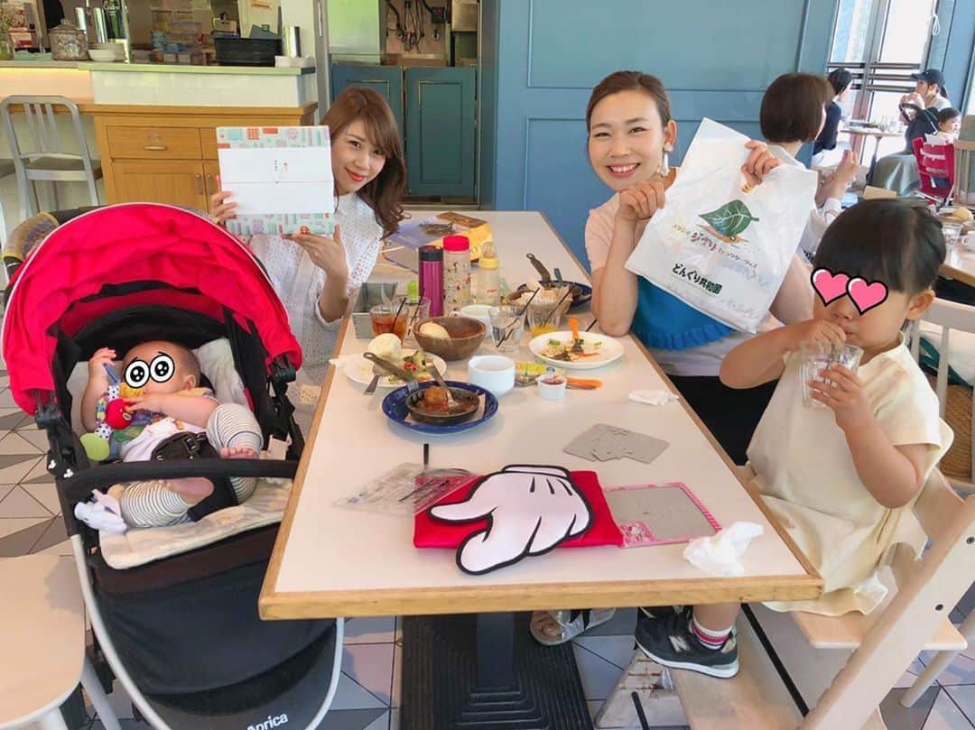 DJ みぃのインスタグラム：「同じ事務所の中島さんとLunch〜🍽🥗✨お祝いも渡せて良かった！そして逆に頂いちゃいました😭たおちゃんもおっきくなってたし、2人とも可愛かった〜🥺❤️今度はアンパンマンを持ってお家にお邪魔します🏠😚 #同じ事務所 #なかじさん #ドラえもんのクオリティ上げときます笑」