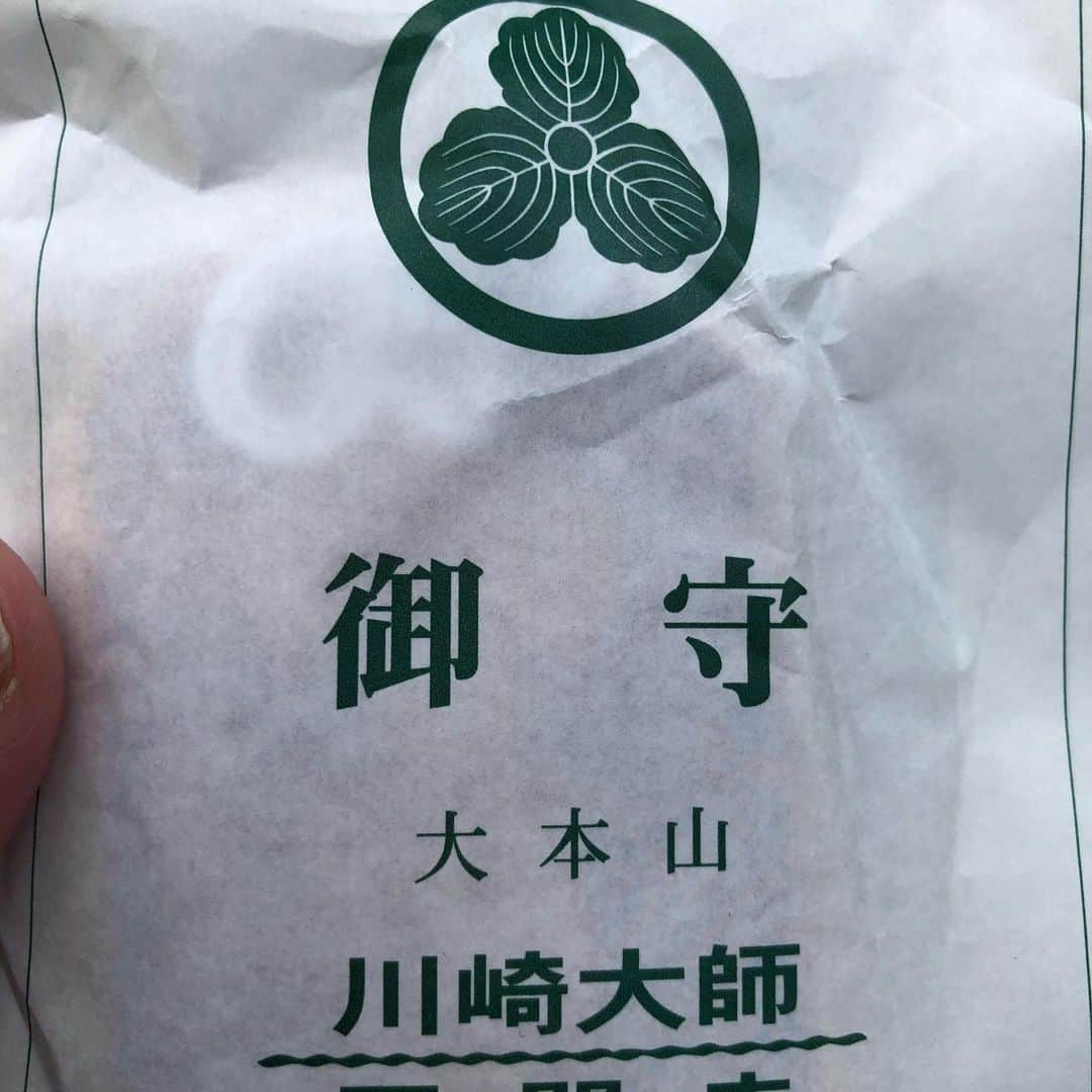 GOSAMARUのインスタグラム：「日韓さんと川崎大師に行ってきました！！ お守り買いましたよ。 これで厄が去ってくれたら良いんだけど😅 日韓さんお付き合い頂きありがとうございます🙇‍♂️😭🙏 #川崎大師 #厄除け #rd_pw #お守り」