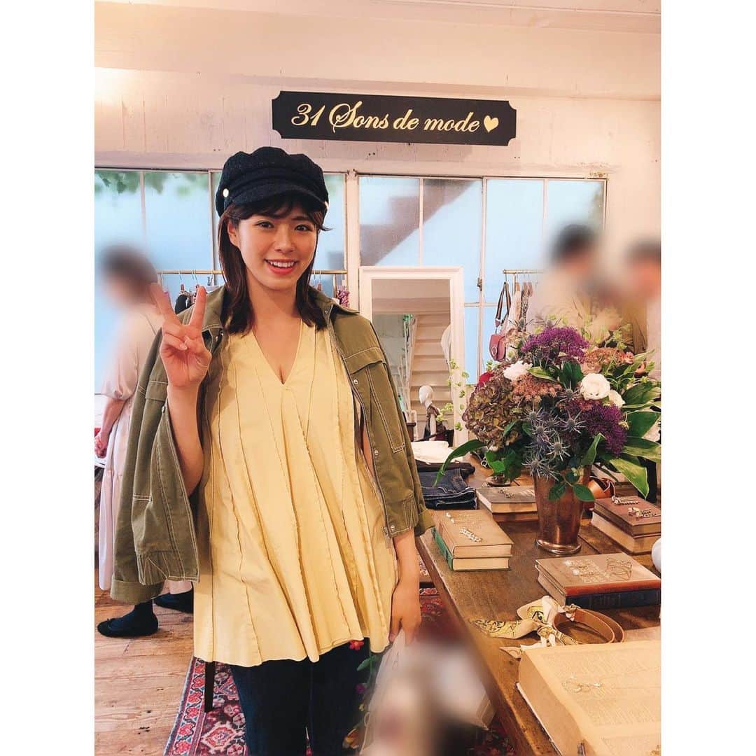 わちみなみのインスタグラム：「展示会に行ってきたよ😊﻿ 秋冬の可愛いお洋服がたくさん✨﻿ コートなどオーダーしました🐶﻿ ﻿ 写真とるときに﻿ キャスケットかぶせてもらいました😆  ここにいないけど、 水崎綾女さんと一緒にいきました笑 @misakiayame ﻿ #31sondemode #noela #thevirgnia」