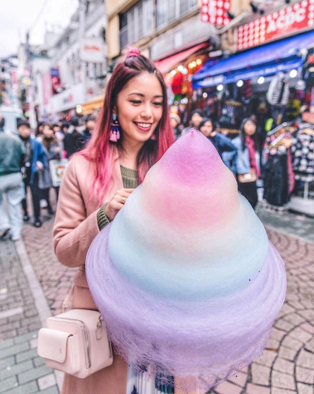 のインスタグラム：「Perfect portrait🥰🥰 Thank you for coming!!!🤩🤩🤩 ご来店ありがとうございます！🌈🌈 Photo by: @connieandluna  #repost#cottoncandy#instagood」