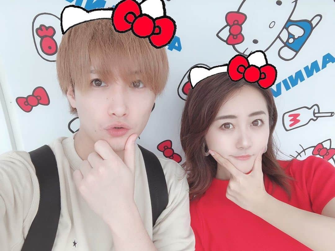 井深克彦さんのインスタグラム写真 - (井深克彦Instagram)「.﻿﻿ ☁️🏙🎀﻿﻿ ﻿﻿ 東京スカイツリーの展望回廊で﻿﻿ 開催されている﻿﻿ ハローキティ 雲の上のアニバーサリー﻿﻿ に行ってきました🚃﻿﻿ ﻿ キティちゃん45周年🎉を記念して﻿﻿ 地上450mでお祝いするこのイベントは、﻿﻿ キティちゃんが誕生してからの歴史や﻿﻿ 当時発売されたグッズ、﻿﻿ 貴重なキティちゃんの漫画などが﻿﻿ 展示されていました🍎﻿﻿ ﻿ このグッズ持ってた！とか﻿﻿ このとき小学生だった〜！🎒﻿﻿ レターセット買ってた〜！✏️なんて﻿﻿ 当時を振り返ることができて﻿﻿ 子どもだけじゃなく﻿﻿ 大人もカップルも楽しめると思います🥰﻿﻿ ﻿ さらにフォトブースもあるから﻿﻿ 可愛い写真も撮れたり、﻿﻿ オリジナルグッズなんかも売ってるよ🥳﻿﻿ ﻿ スカイツリーの展望回廊で開催しているので﻿﻿ 景色もいいし東京の街並みを見下ろせて﻿﻿ 最高でした🤤 高所恐怖症だけど。笑﻿﻿ ﻿ 僕のフォロワーの方は﻿﻿ サンリオ好きな子多いと思う😘💕﻿﻿ だってファンレターもサンリオキャラで﻿﻿ 書いてきてくれる子多いもん💌﻿﻿ ﻿ 7月17日までのイベントだから﻿ サンリオ好きな方は﻿﻿ ぜひ行ってみてください🎀﻿﻿ ﻿ @tokyoskytree_official﻿﻿ #ハローキティ雲の上のアニバーサリー ﻿﻿ #東京スカイツリー #PR #tokyoskytree﻿﻿ #hellokitty #サンリオ好きな人と繋がりたい﻿﻿ #ハローキティ #ハローキティ45周年」5月22日 17時26分 - ibuka_katsuhiko