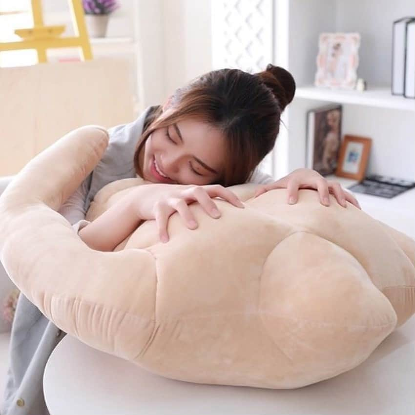 9GAGさんのインスタグラム写真 - (9GAGInstagram)「For all single ladies. Thank me later. | Follow @takemymoney - #takemymoney #cushion #boyfriendcushion」5月22日 17時31分 - 9gag