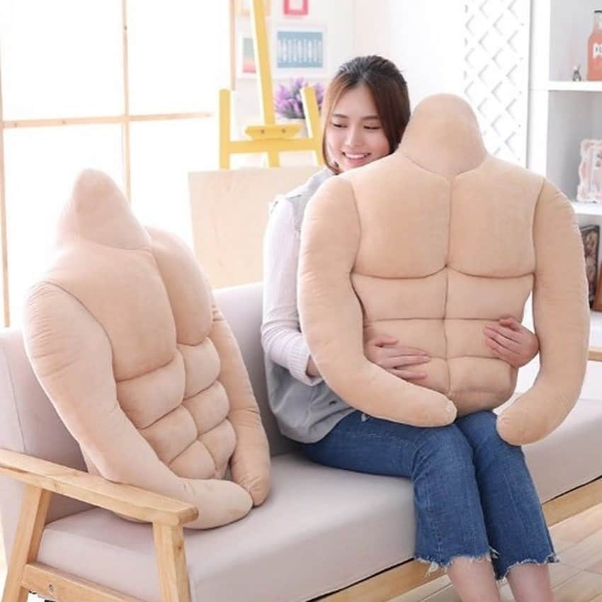 9GAGさんのインスタグラム写真 - (9GAGInstagram)「For all single ladies. Thank me later. | Follow @takemymoney - #takemymoney #cushion #boyfriendcushion」5月22日 17時31分 - 9gag