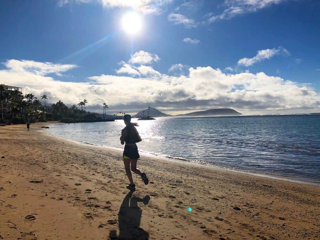 高橋ユウさんのインスタグラム写真 - (高橋ユウInstagram)「Hawaiiでもランニング🌈🌴 photo by @hirotakaurabe  ハワイでの朝ランは最高に気持ちいい♡  #hawaii #morningrun #朝ラン #running #hawaiirunning #runhawaii #ハワイ #resort」5月22日 17時47分 - takahashiyu.official