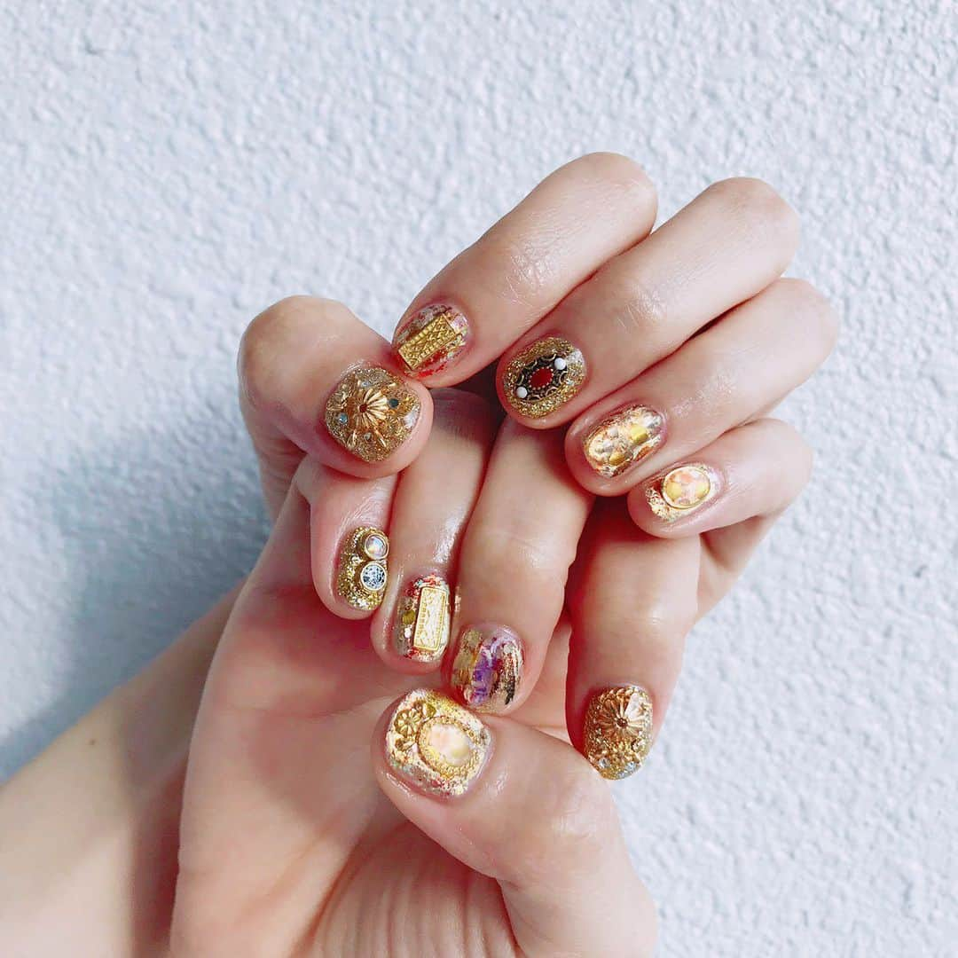 槙田紗子さんのインスタグラム写真 - (槙田紗子Instagram)「new nail🥰✨💅✨ . thx みつさん @mitsu.lovl ❤️ . #nail #nailart #nailstagram #naildesigns #goldnail  #ネイル #ネイルアート」5月22日 17時50分 - saco_makita