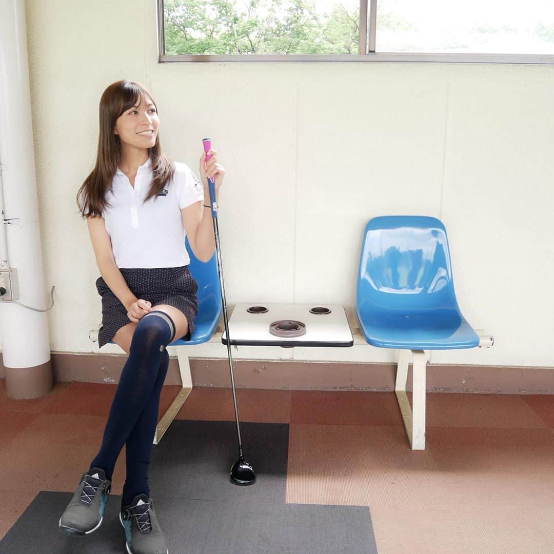 のインスタグラム：「. この日は気合いを入れて、ゴルフウェアで練習🏌️‍♀️ . . 暑くなってきたので、ポロシャツ1枚でちょうど良い😊 . . . #golf #golffashion #standrews #ゴルフ #ゴルフ女子 #ゴルフコーデ #レディースゴルフウェア #セントアンドリュース #セントアンドリュースゴルフ #シンプルコーデ」