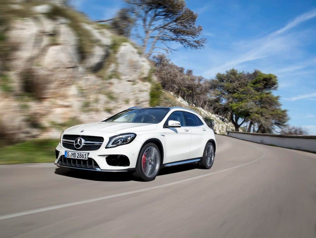 メルセデスベンツさんのインスタグラム写真 - (メルセデスベンツInstagram)「明日に向かって走り出せ。  #MercedesBenz #メルセデスベンツ #GLA #mercedesbenzjapan #MercedesAMG  #Mercedes #AMG」5月22日 18時00分 - mercedesbenzjapan