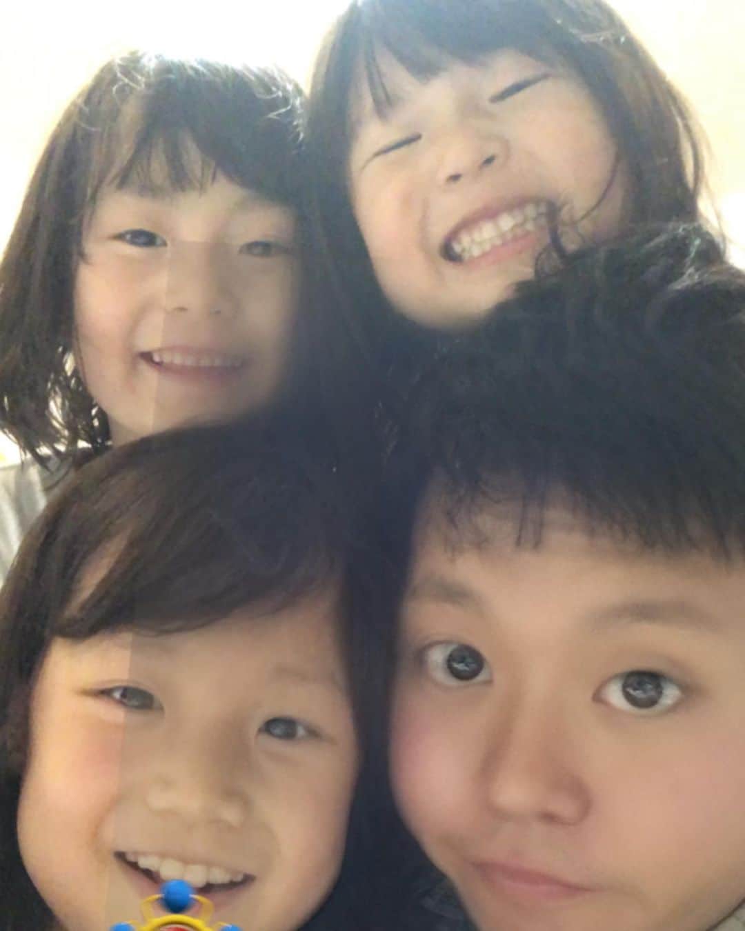 エハラマサヒロさんのインスタグラム写真 - (エハラマサヒロInstagram)「どうも、エハラ4兄妹です😁  #自然すぎてカッコいい #子供達の方が顔大人びてきててカッコいい」5月22日 17時53分 - eharamasahiro