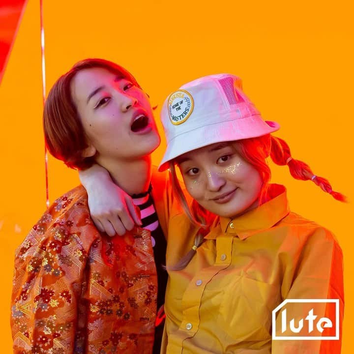 lute / ルーテのインスタグラム：「【Pick Up Artist : illiomote】 ジャンルに縛られない楽曲が魅力の、東京・池袋出身の幼馴染ユニット・illiomote(@illiomote)を紹介！ . 左にスワイプしてね👆 . . Music by @illiomote Photo by @itaru.bss  #lute #lutemedia #music #illiomote」