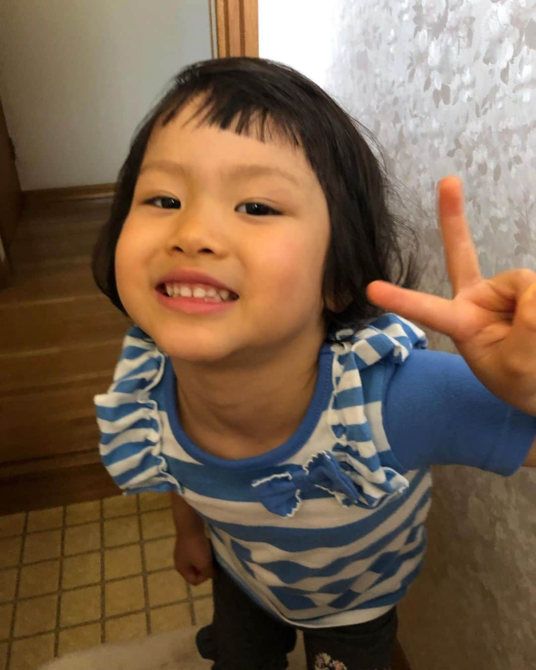 歩りえこさんのインスタグラム写真 - (歩りえこInstagram)「朝から元気いっぱい。 あと5日で4歳🌸  #子供たち #娘 #息子」5月22日 17時55分 - riekoayumi