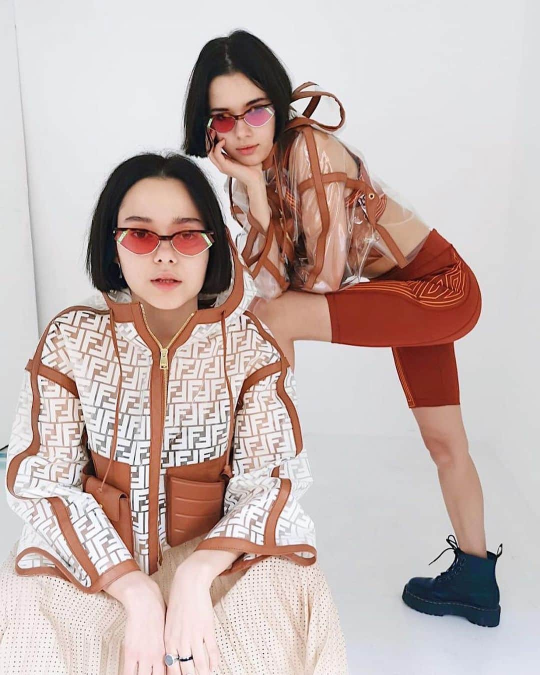 GENTLE MONSTERさんのインスタグラム写真 - (GENTLE MONSTERInstagram)「[GENTLE FENDI] GENTLE FENDI NO.1 Dark Havana @bloomtwins ⠀⠀⠀ #GentleFendi #GentleMonster #Fendi #FendiEyewear」5月22日 17時56分 - gentlemonster