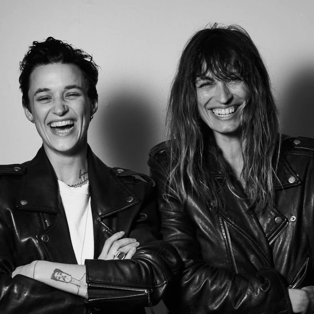 カロリーヌ・ド・メグレのインスタグラム：「With my babygirl @agathemougin by @johanlindeberg 🖤」
