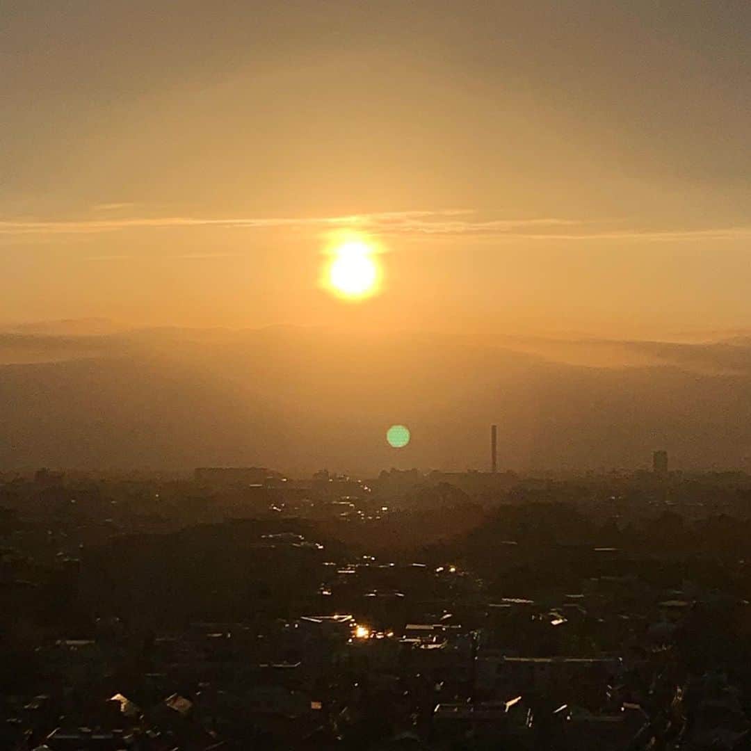 安倍宏行さんのインスタグラム写真 - (安倍宏行Instagram)「#夕陽 がヤバイ #明日は晴れ #30度 超しそう。」5月22日 18時17分 - higeabe