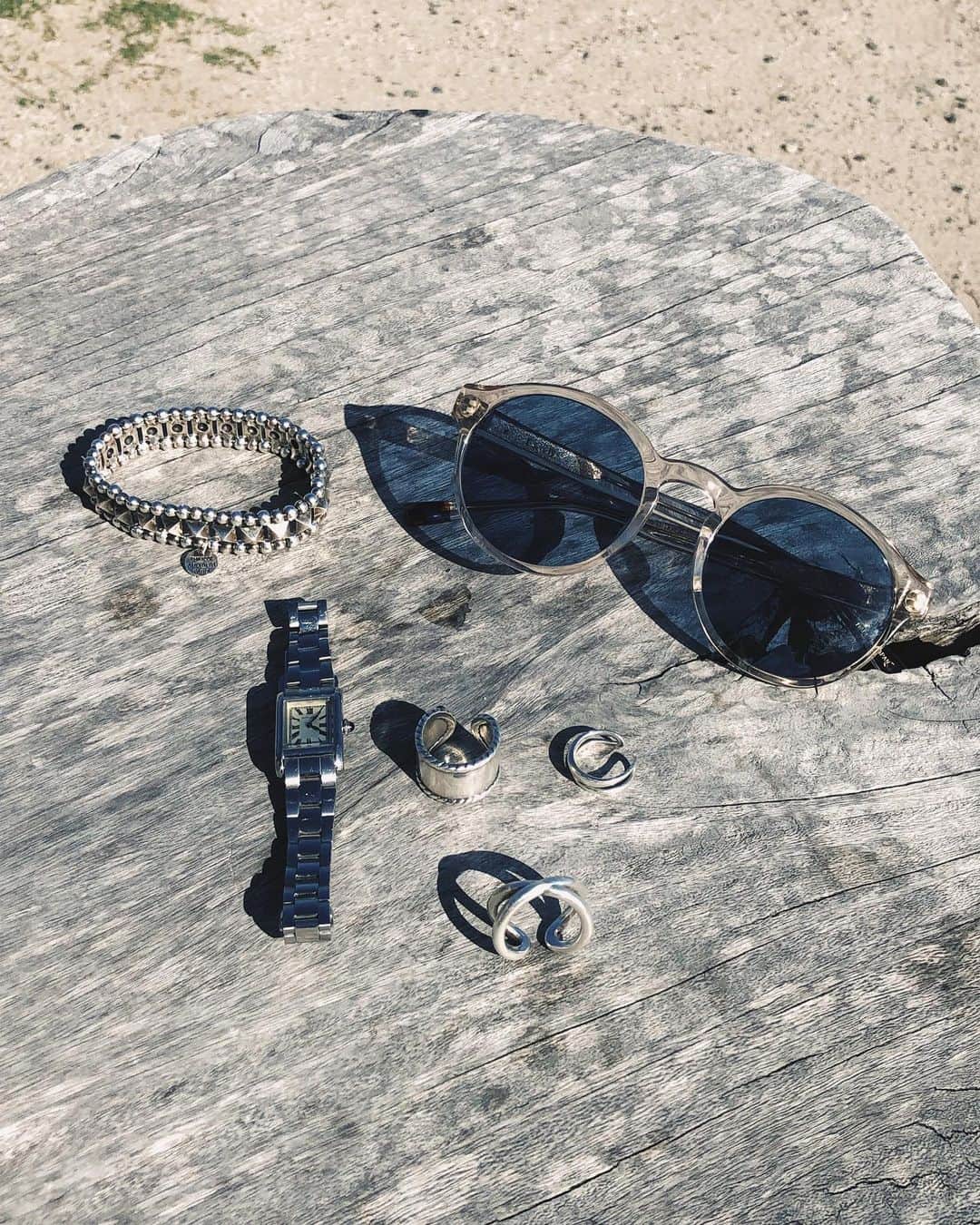 のインスタグラム：「ㅤㅤㅤㅤㅤㅤㅤㅤㅤㅤㅤㅤㅤ よく質問頂く 使ってるaccessory💍 ㅤㅤㅤㅤㅤㅤㅤㅤㅤㅤㅤㅤㅤ 最近はシルバーばっかり🐻 ㅤㅤㅤㅤㅤㅤㅤㅤㅤㅤㅤㅤㅤ ピンキーリングはセレクトショップで買ったもので、 ほかのリングとブレスは @philippeaudibert  ㅤㅤㅤㅤㅤㅤㅤㅤㅤㅤㅤㅤㅤ 時計→ @unitedarrows_official  ㅤㅤㅤㅤㅤㅤㅤㅤㅤㅤㅤㅤㅤ サングラス→ @blanc_official  ㅤㅤㅤㅤㅤㅤㅤㅤㅤㅤㅤㅤㅤ #mao_item」