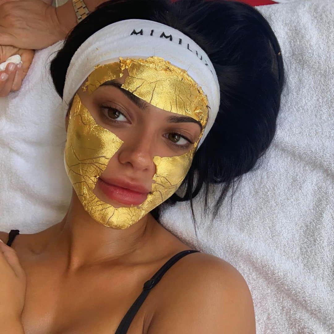 ケルシーのインスタグラム：「bonjour! on 0 hours of sleep!」