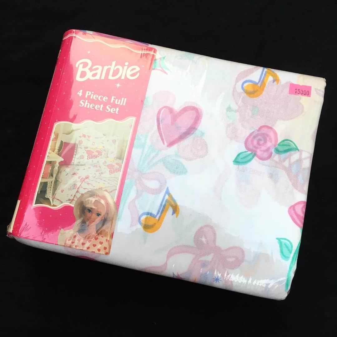 おもちゃやSPIRALさんのインスタグラム写真 - (おもちゃやSPIRALInstagram)「1999 Barbie 4 Piece Full Sheet Set入荷しました！  フラットシーツ フィットシーツ ピローシール×2  です！  15000円です！」5月22日 18時26分 - spiral_toy